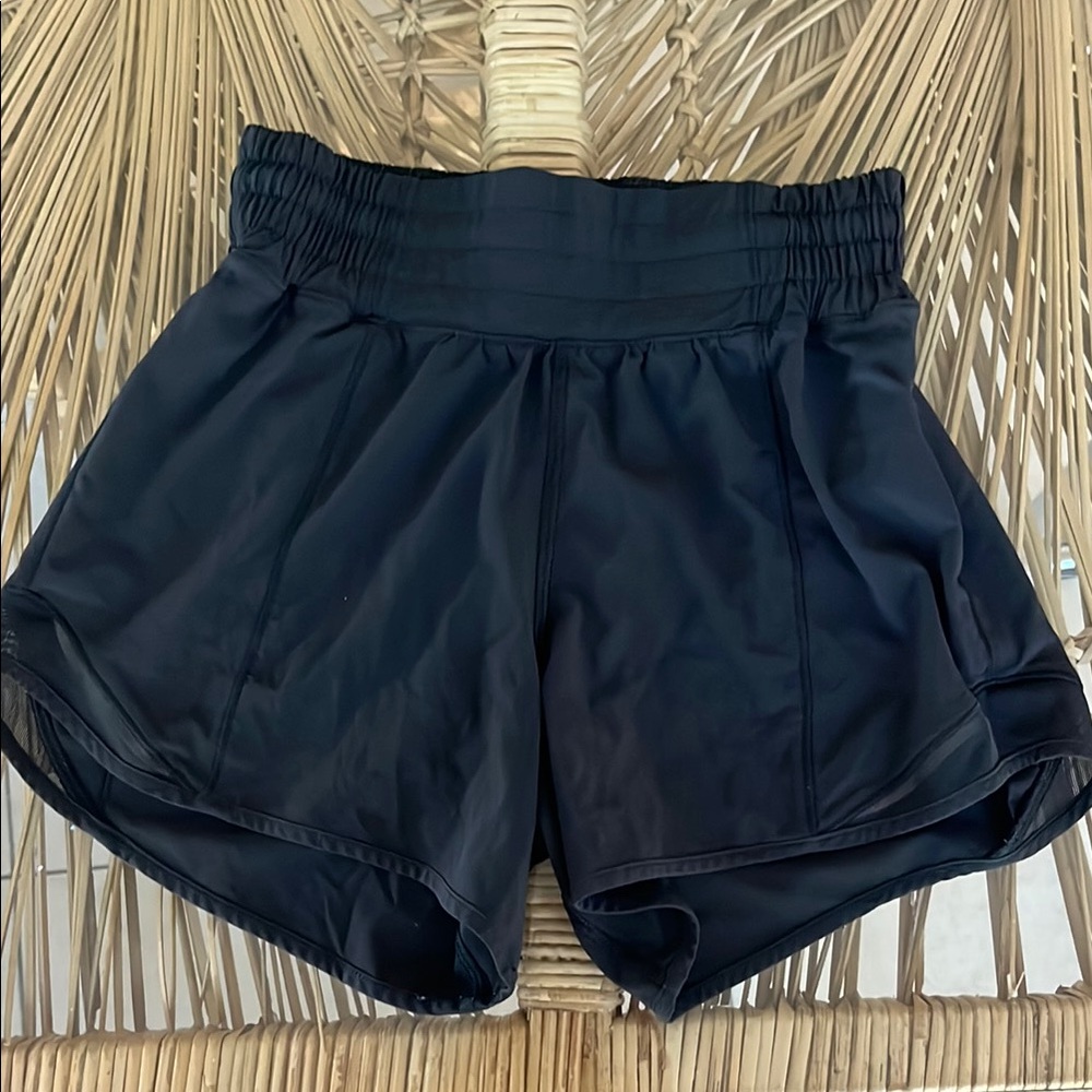Lululemon Black Hotty Hot athletic shorts size 0